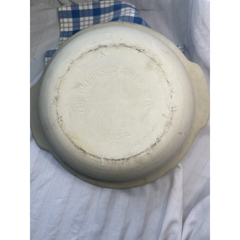 Pampered Chef Large Stoneware baking casserole Bowl